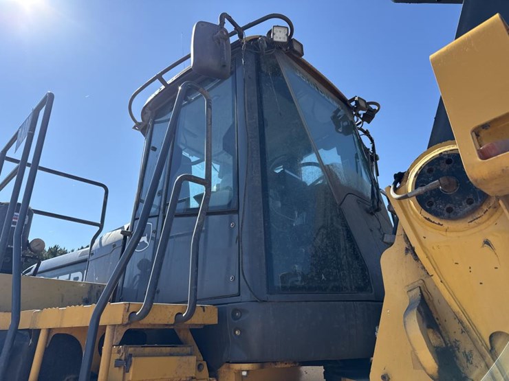 2018-deere-844k-image-53