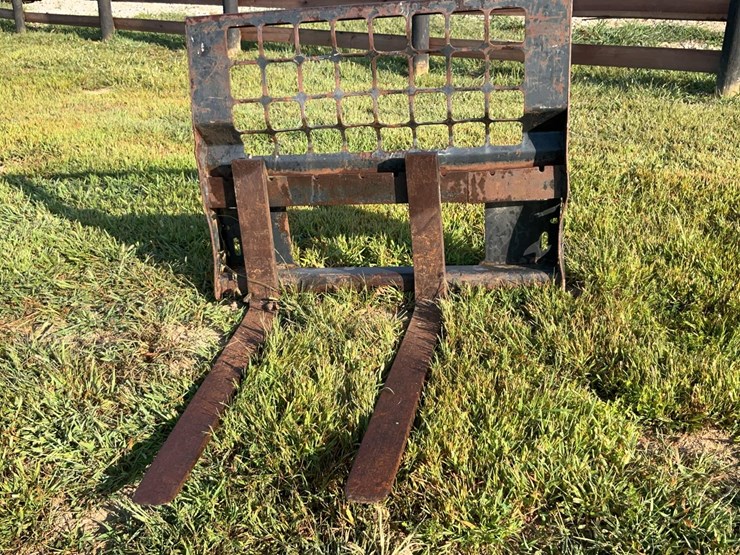 #101-•-skid-steer-forks-image-1