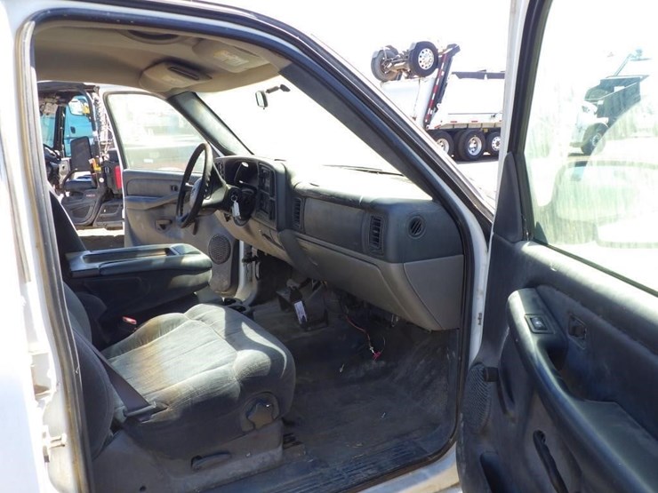 2002-chevrolet-tahoe-image-6