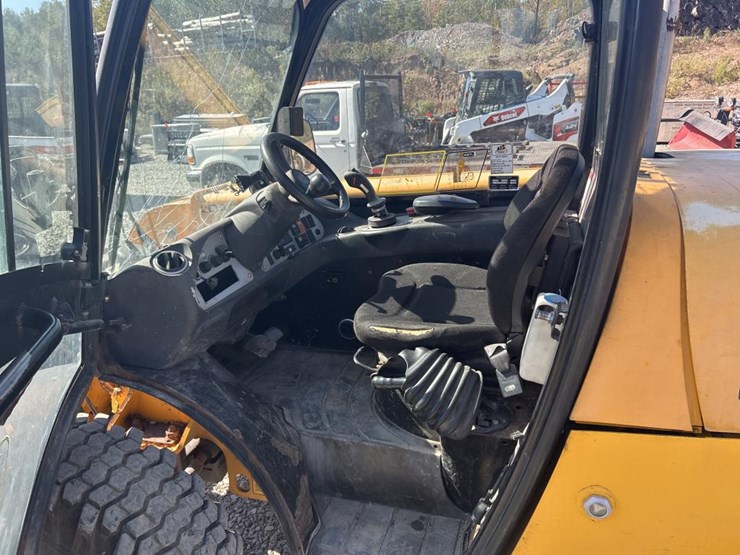 2009-jcb-527-55-image-37
