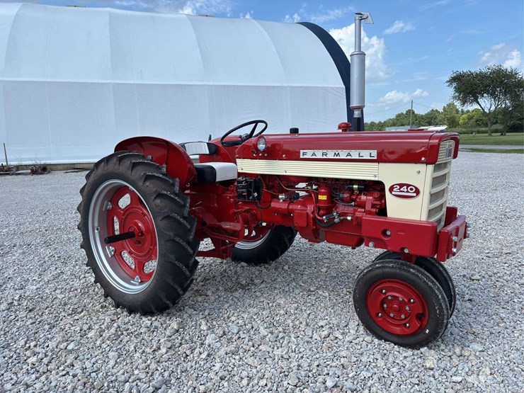 farmall-240-image-7