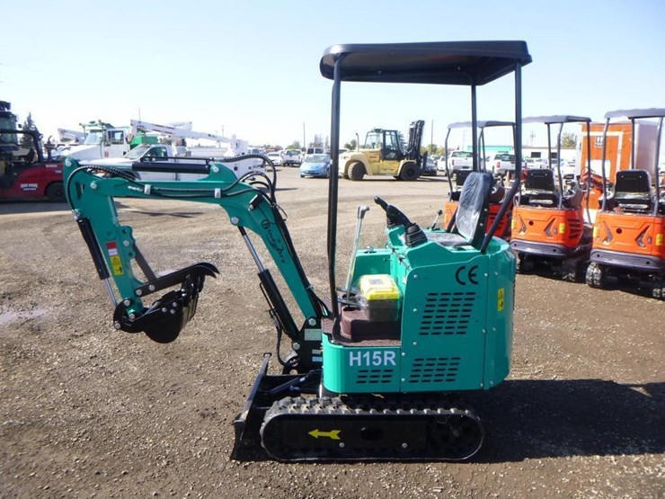 2025-agt-h15r-hydraulic-excavator-image-5