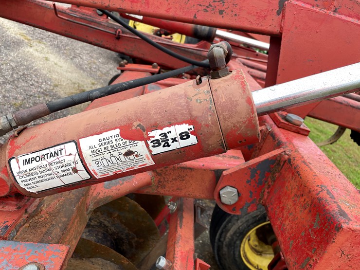 #1033-•-sunflower-chisel-plow-image-10