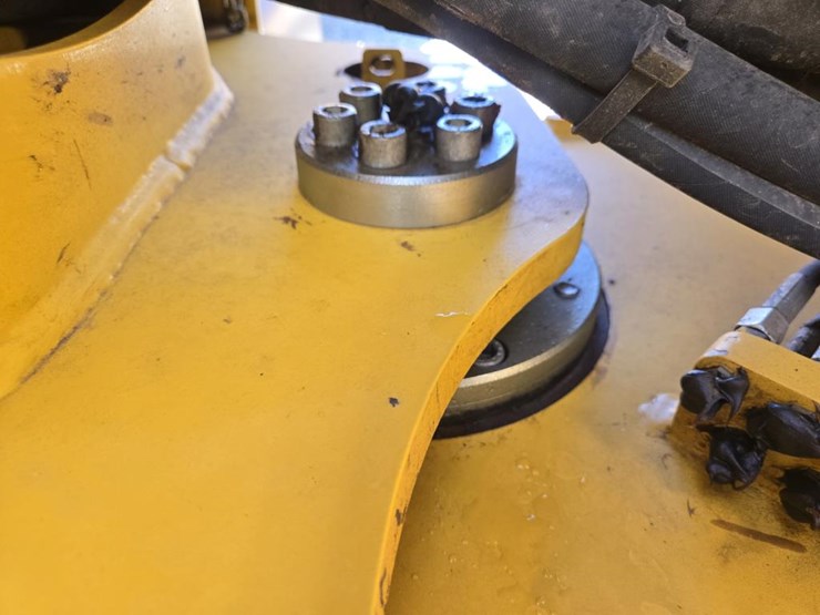 2019-deere-344l-image-29