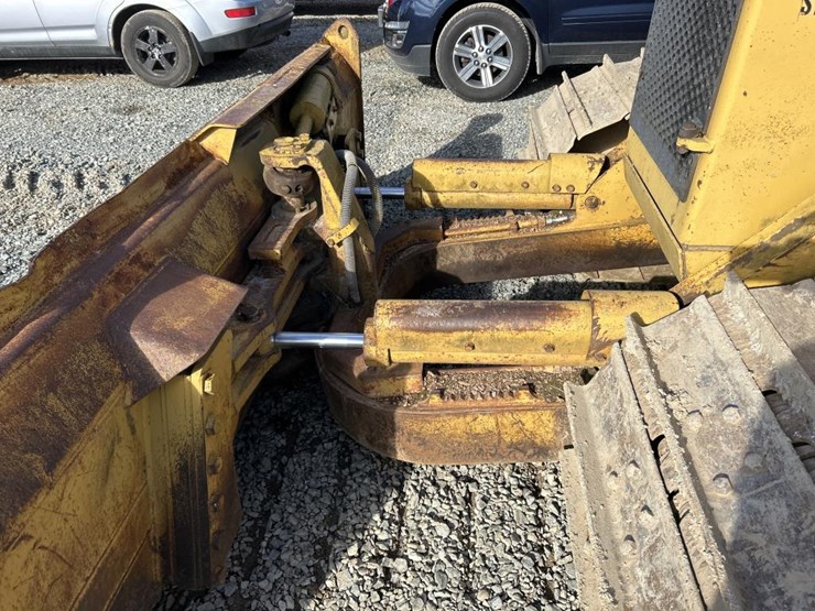 caterpillar-d4h-image-12