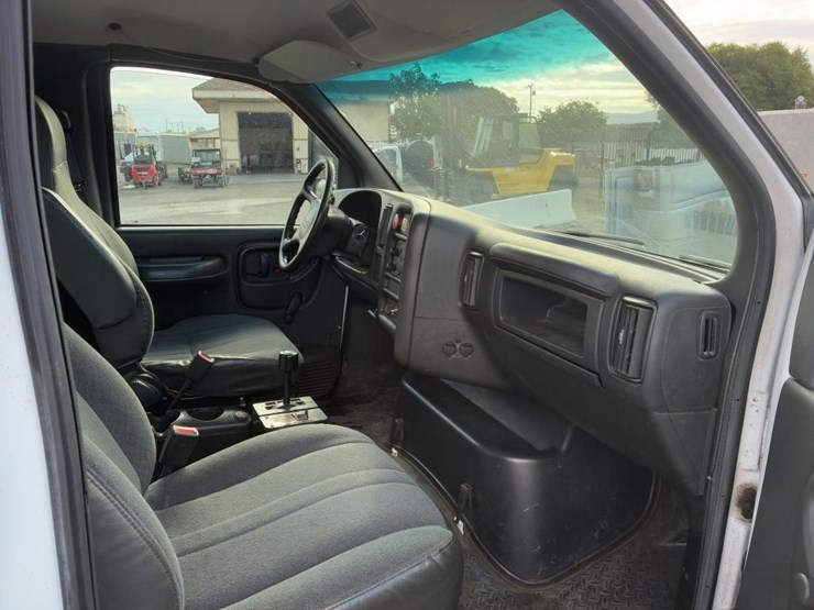 2008-gmc-c7500-dump-truck-image-10