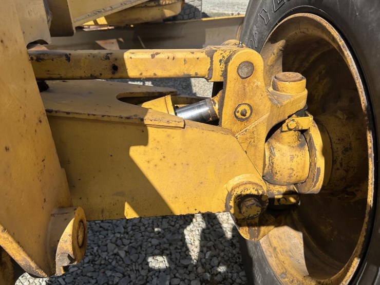 deere-770bh-image-18