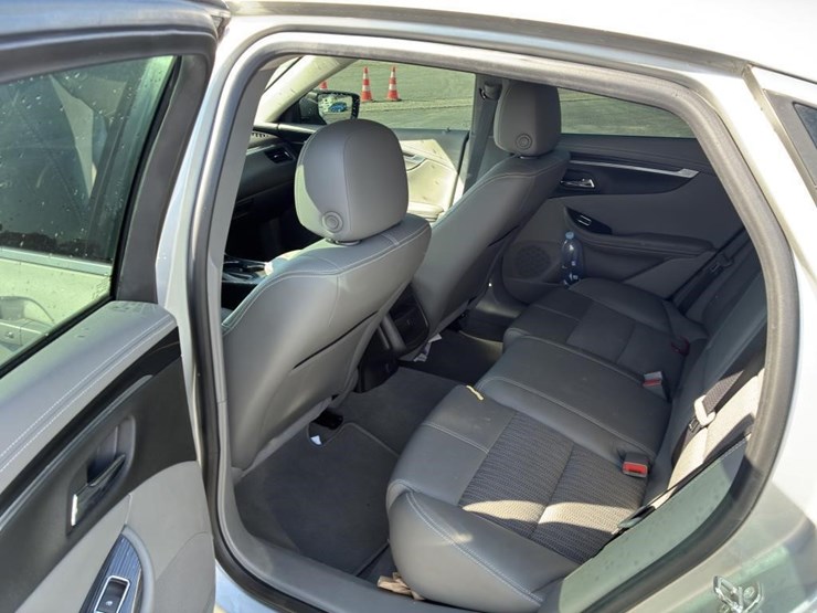 2018-chevrolet-impala-sedan-image-10