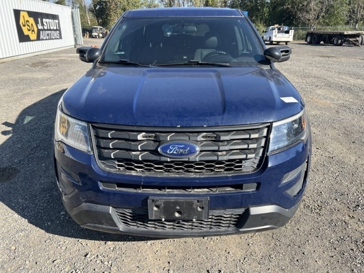 2017-ford-explorer-image-8