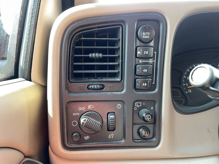 #1020-•-2005-chevy-tahoe-4x4-suv-(has-wi-title)-image-46