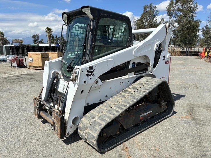 2022-bobcat-t870-image-1