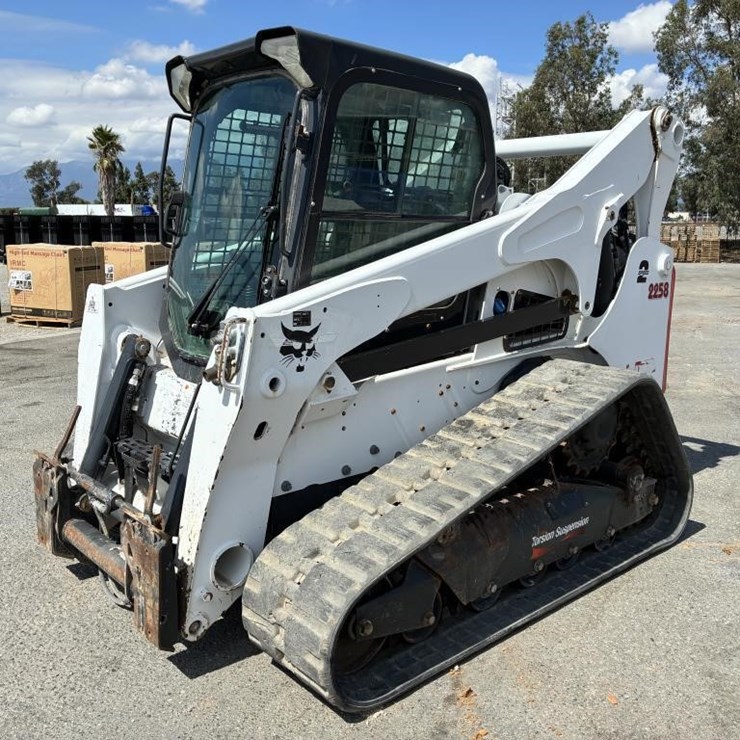 2022 BOBCAT T870