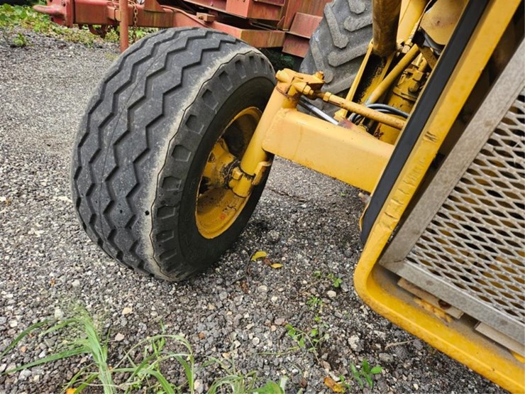 #2008-•-massey-ferguson-loader-tractor-image-37