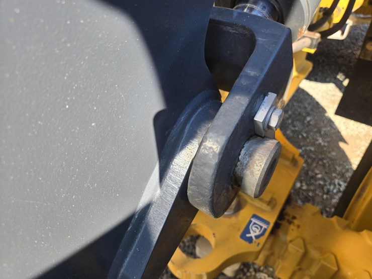 2019-deere-344l-image-26