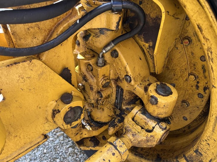 2001-deere-772ch-image-24