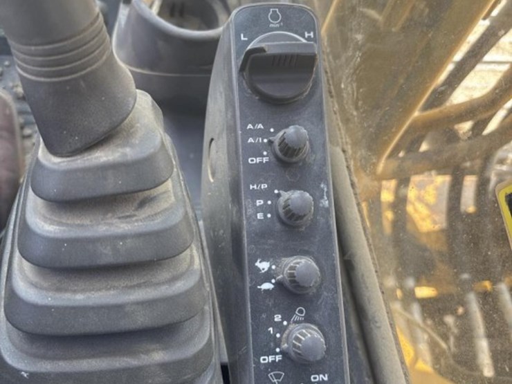 2006-deere-160c-lc-image-44