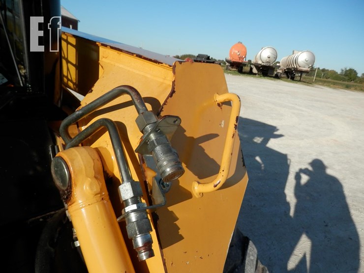 2008-deere-325-image-10