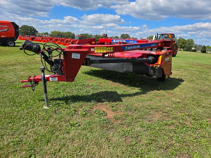 2023-new-holland-210-image-32