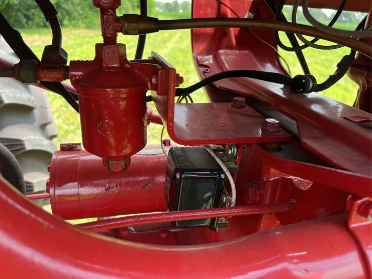 farmall-560-lp-image-33