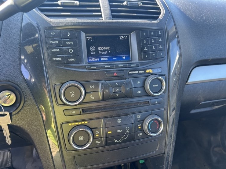 2017-ford-explorer-image-30