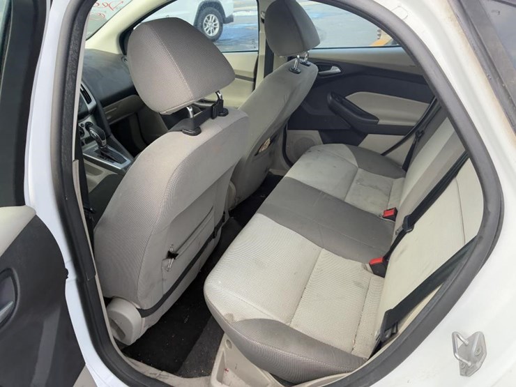2014-ford-focus-sedan-image-11