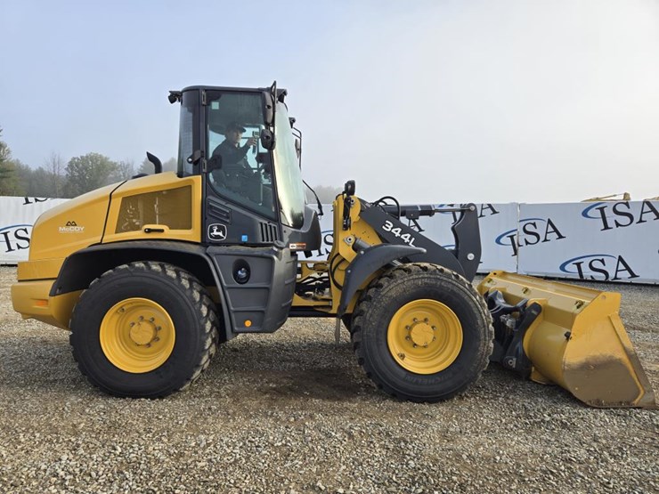2019-deere-344l-image-6
