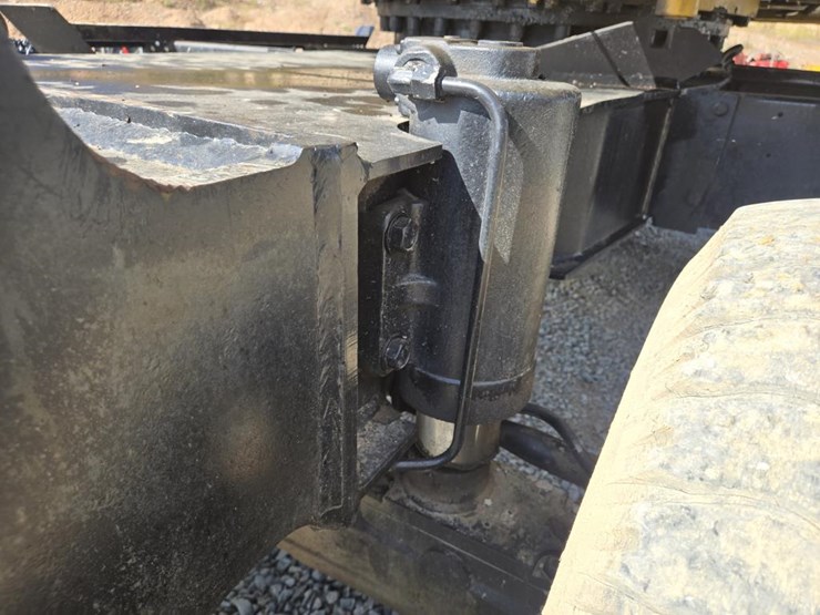 2006-caterpillar-m318-image-34