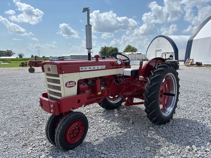farmall-240-image-1