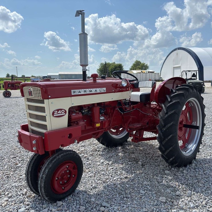 Farmall 240