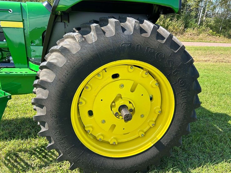 john-deere-4240-image-11