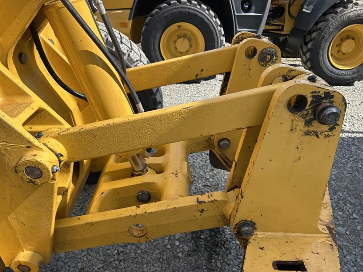 2001-deere-772ch-image-18