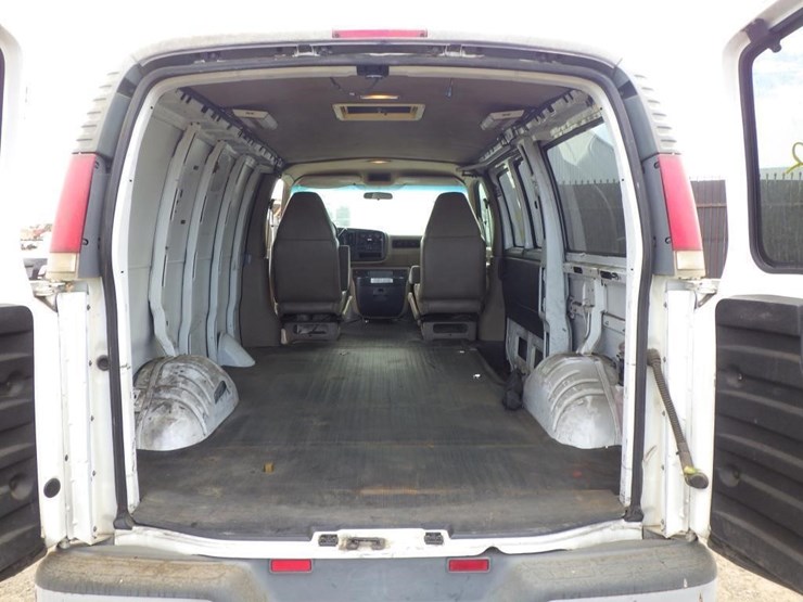 1999-chevrolet-express-3500-image-8