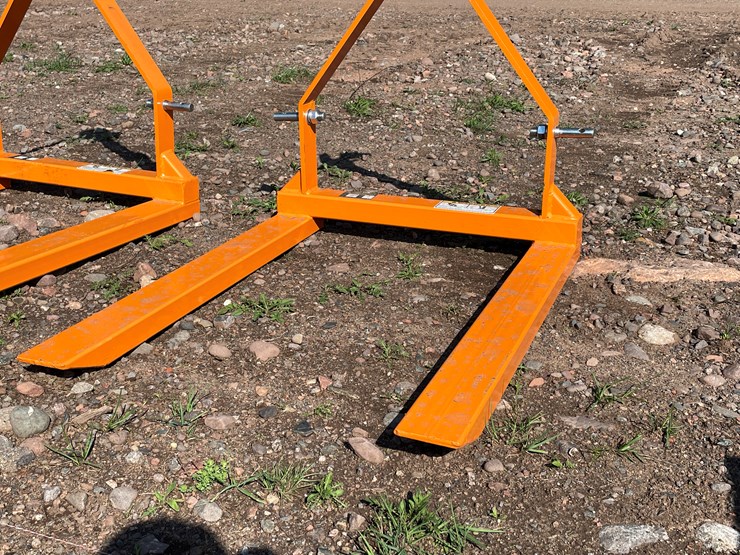 #8347-•-wolverine-tray-fork-rack-image-1