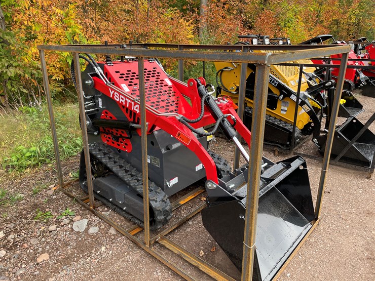 #8172-•-agt-compact-track-loader-image-3