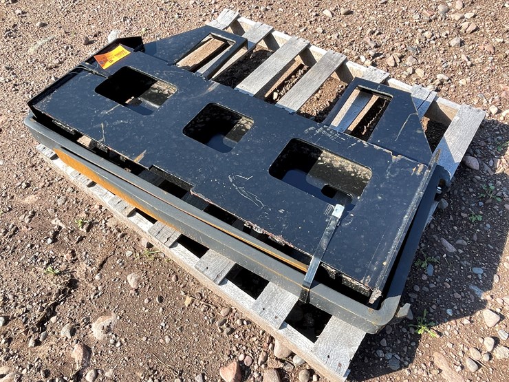 #8225-•-new-kc-45"-skid-steer-fork-frame-image-1