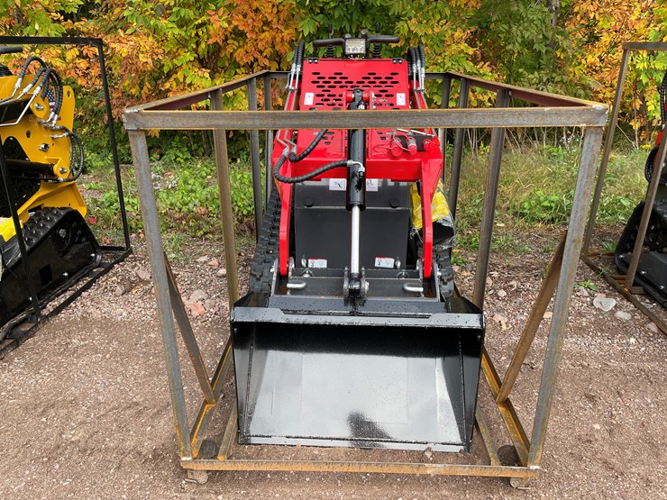 #8173-•-agt-compact-track-loader-image-2