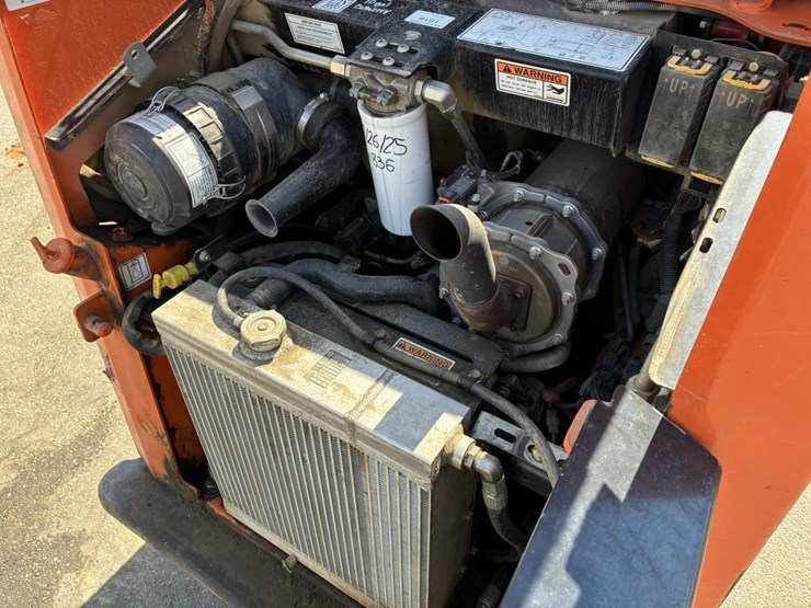 2019-gehl-r105-image-11