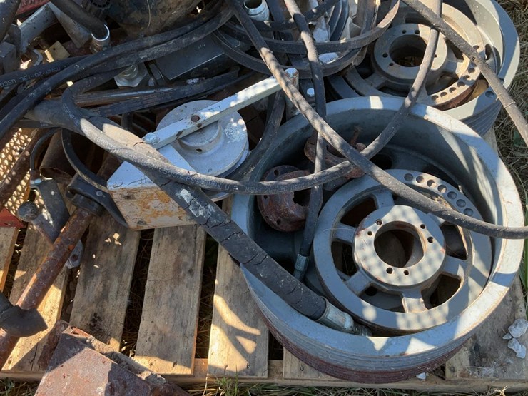 #228-•-hydraulic-parts,-gearboxes,-pulleys-and-guards-image-5