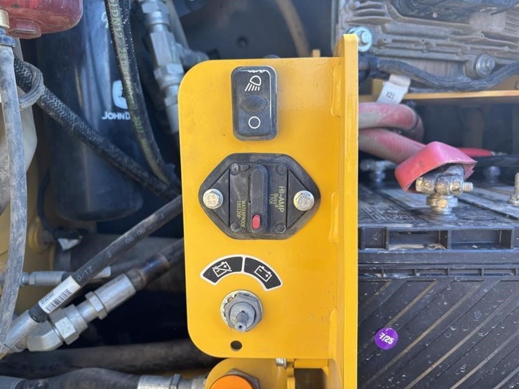 2017-deere-750k-image-58