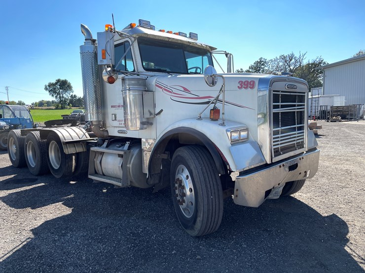1999-freightliner-108sd-image-3