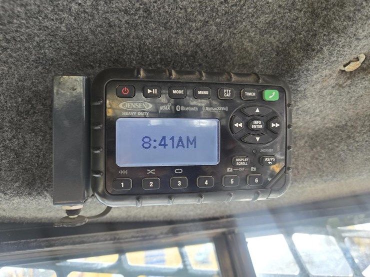 2019-gehl-v420-image-40