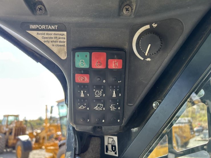 2018-deere-333g-image-43