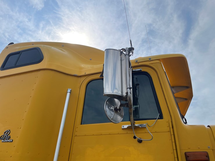 #1003-•-1997-international-semi-tractor-(has-wi-title)-image-35