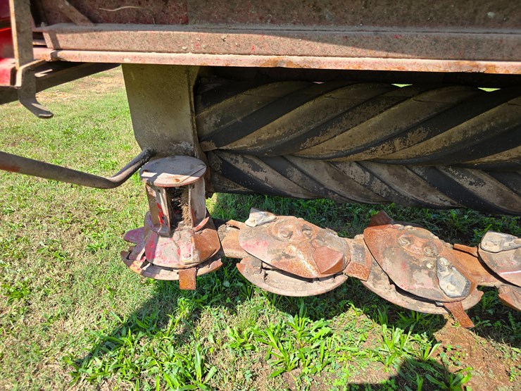 2023-new-holland-210-image-47