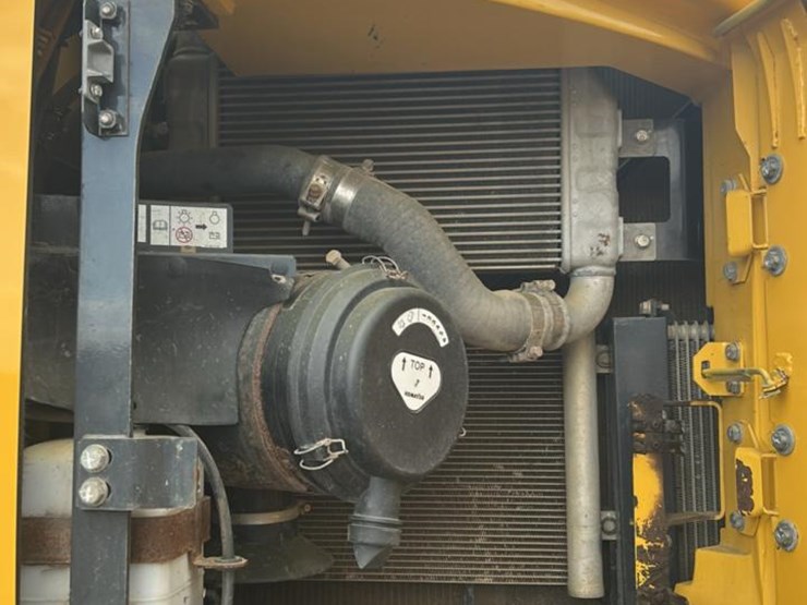 2021-komatsu-pc228-image-17