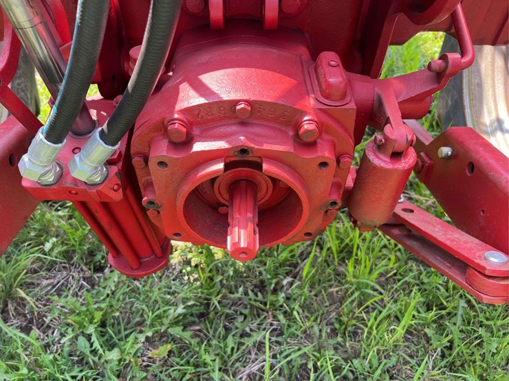 farmall-340-image-58