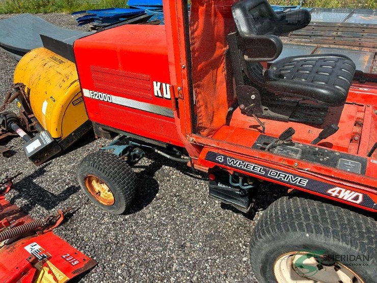 2002-kubota-f2000-image-4