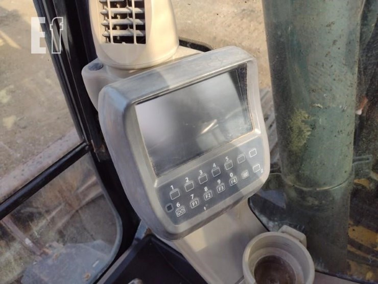 2010-deere-120d-image-8