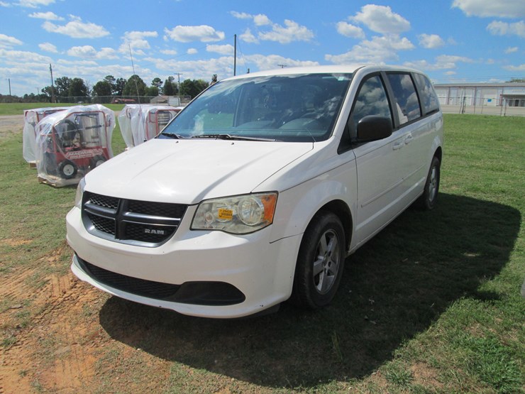 2011-dodge-caravan-image-1