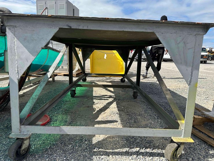 stainless-steel-table-image-2